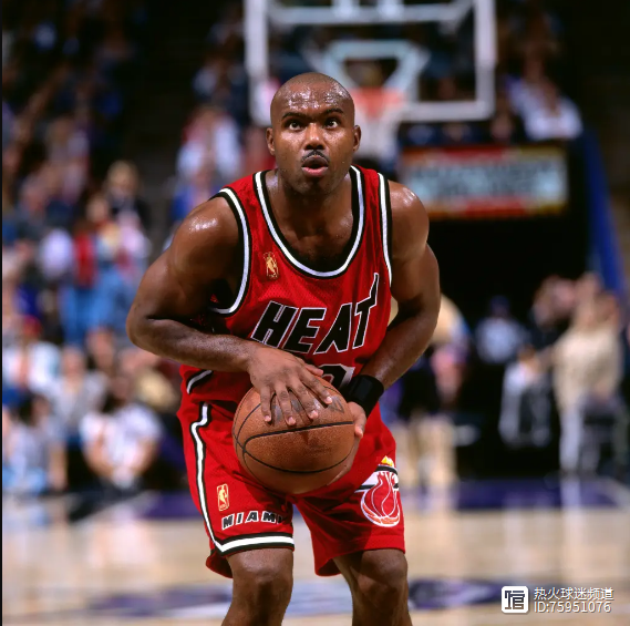 星空体育蒂姆连续十五场比赛得分超过关键助攻，热火挑战极限！的简单介绍