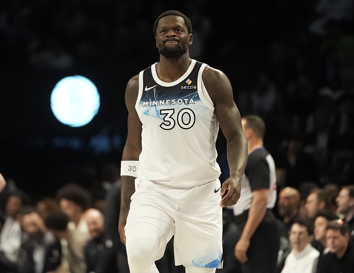 星空体育app关于欧冠集结日再迎强敌，金州勇士篮板制胜，主帅态度——悬念犹存，控场能力受关注的信息